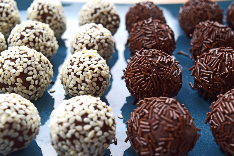 still life, variation, brown, gift, treats, gourmet, no people, chocolate, group of objects, close-up, indulgence, focus on foreground, praline, table
