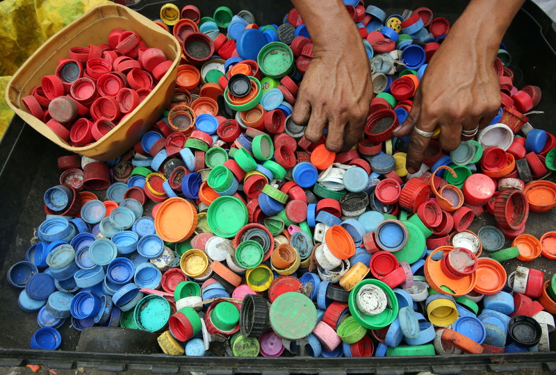 market, color, leisure activity, for sale, collection, variation, art and craft, finger, human hand, tray, abundance, real people, lids, large group of objects