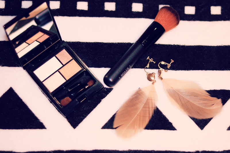 on top, paper, makeup, eyeshadow, still life, close-up, palette, make-up, black color, beauty Product, make-Up Brush, 1080P, no people, table, personal accessory