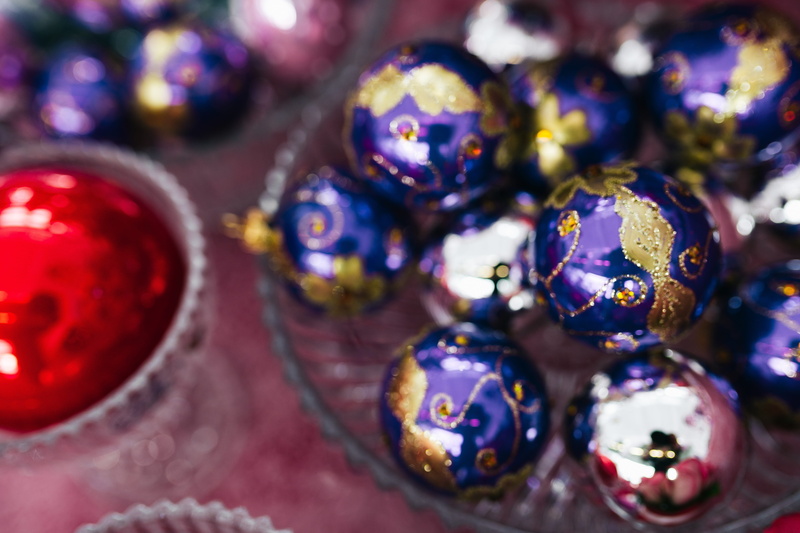 abundance, indoors, colour of the year, purple, color of the year, christmas, colors, wealth, luxury, year, decoration, shiny, ultra, violet, craft, focus on foreground