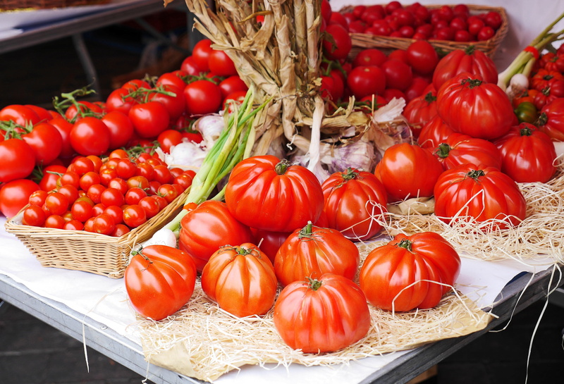 choice, high angle view, large group of objects, abundance, container, market stall, food and drink, nice, healthy eating, purchasing, mediteran, red, stand