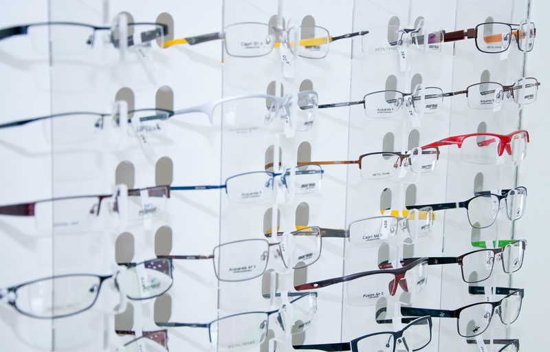 indoors, still life, healthcare and medicine, 4K, optic, eyeglasses, rack, security, eye, shop, safety, large group of objects, shopping, optometry, optician