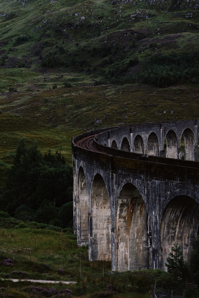 concrete, fence, hill, line, nature, arch, bridge, architecture, 5K, land, no people, day, plant, train, built structure, arched, growth, viaduct, field