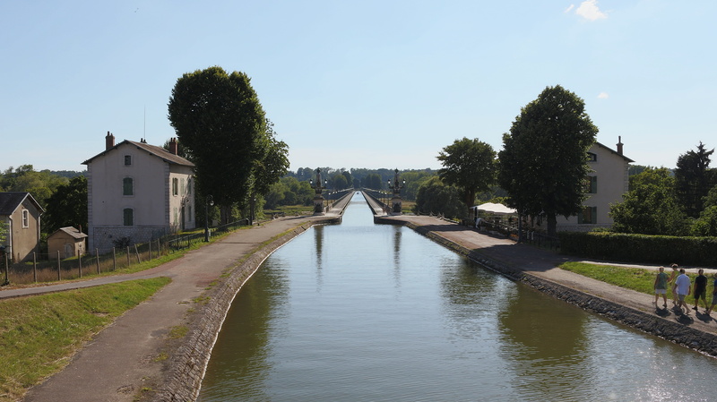 river, plant, France, water courses, sky, Courses, channels, building exterior, bridge, country of the loire, connection, incidental people, Briare, clear sky