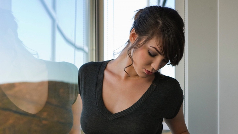 1080P, Holly Michaels