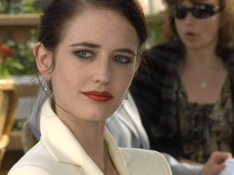 two people, beautiful woman, focus on foreground, 1080P, females, looking at camera, day, well-dressed, eva green, businesswoman, togetherness, hairstyle