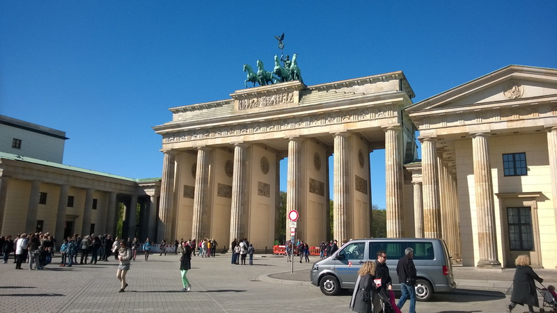 art and craft, monument, built structure, travel destinations, building exterior, street, tourist, sky, sculpture, architecture, city gate, berlin, transportation