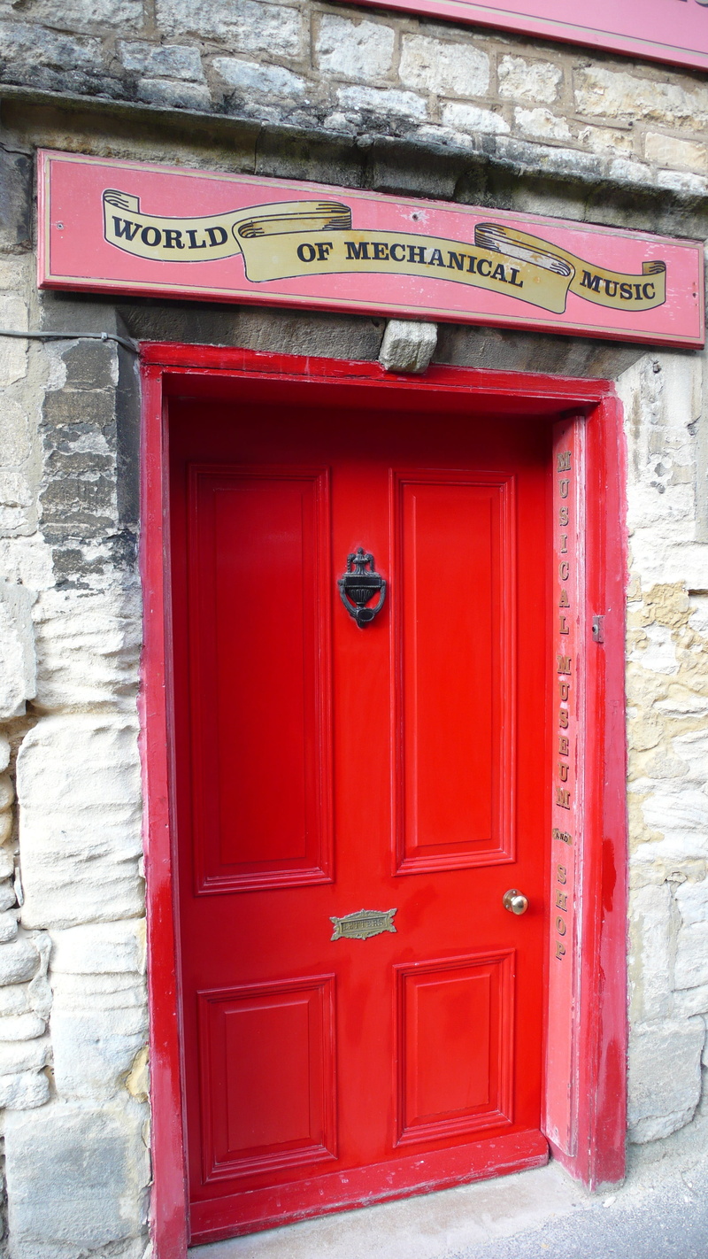 outdoors, communication, day, door, building, western script, entrance, England, old, 4K, no People, safety, cultures, text, Cotswold, uK, built structure
