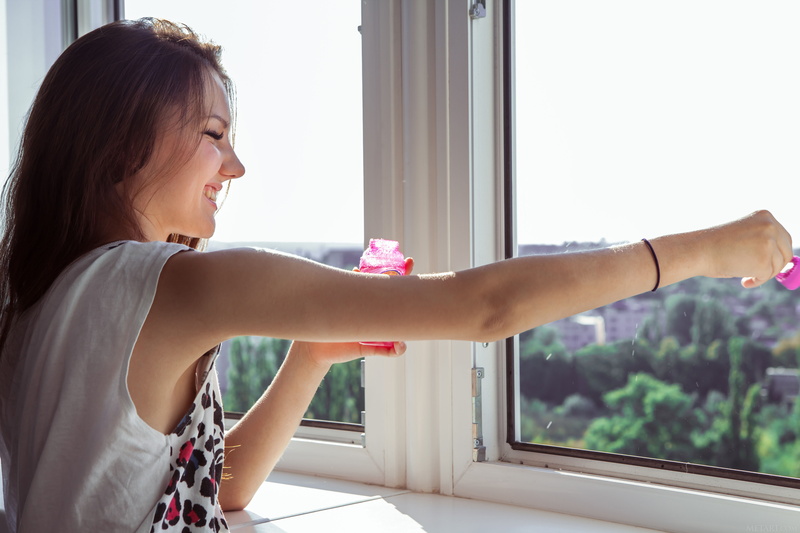 hair, day, brown hair, window, young adult, women, domestic life, Iva, real people, 5K, lifestyles, looking out window, holding, adult, smiling, casual clothing