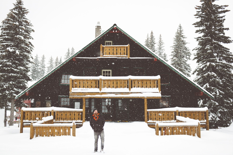 standing, warm clothing, 5K, beauty in nature, structure, beside, tree, nature, white color, forest, full length, man, cold temperature, person, skiing