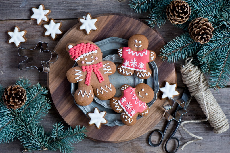 food, decorating, snowflake, celebration, close-up, sweet, cultures, decor, icing, gift, ornate, tree, pine, christmas tree, snack, christmas, 1080P, high angle view
