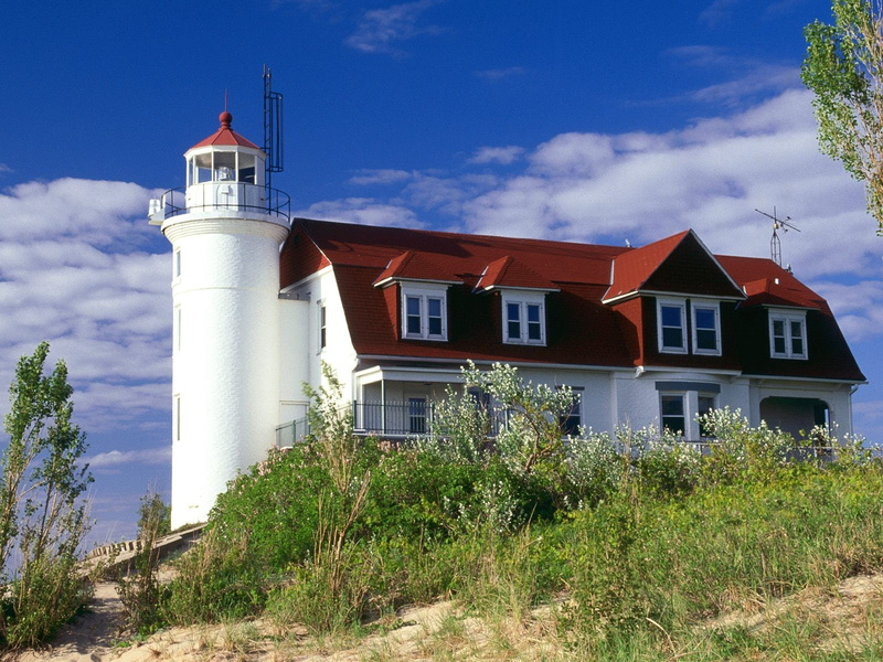 cloud - sky, city, house, tree, travel destinations, outdoors, plant, Bushes, building exterior, guidance, 720P, sky, built structure, nature, day, lighthouse
