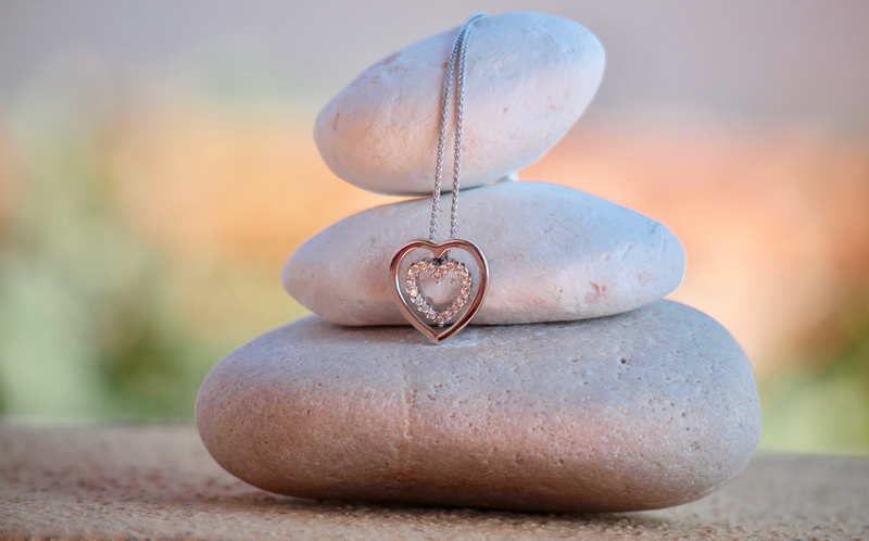 stones, animal, day, focus on foreground, thread, ornament, purple, sand, therapy, stone material, 5K, treatment, pendant, relaxation, harmony, stone - object