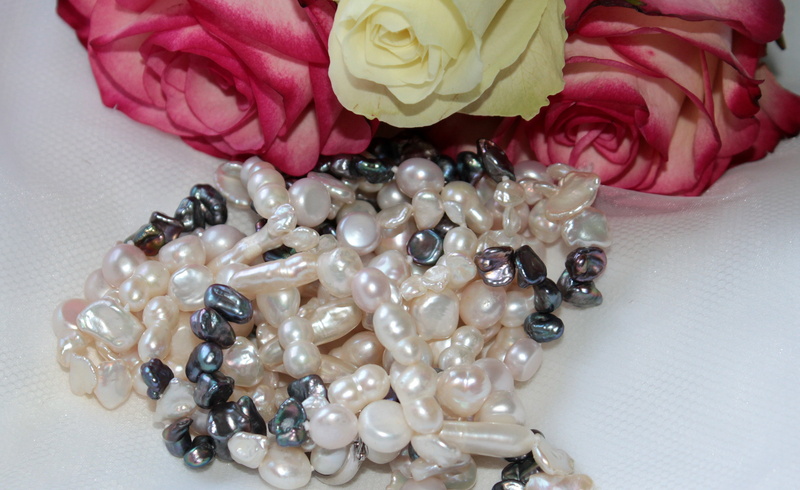 pink roses, necklace, personal accessory, pearl necklace, chain, pearl jewelry, white color, wedding gift, fashion, 4K, wealth, beauty in nature, elegance
