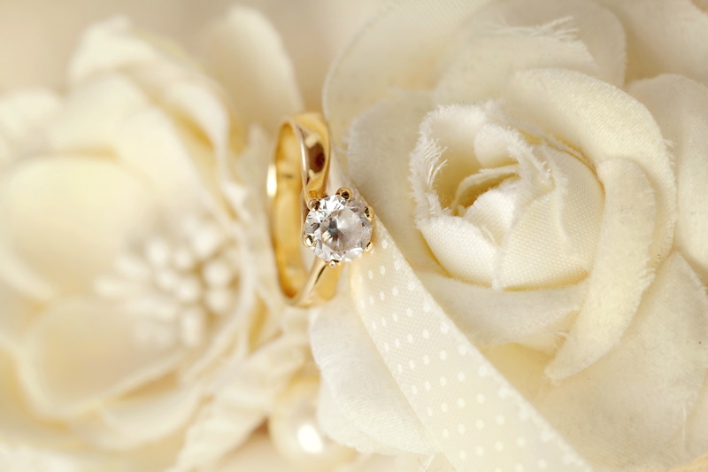 no People, diamond - gemstone, flower, love, beauty, necklace, white, soft, softness, fashion, gemstone, luxury, pearl Jewelry, celebration, ring, macro