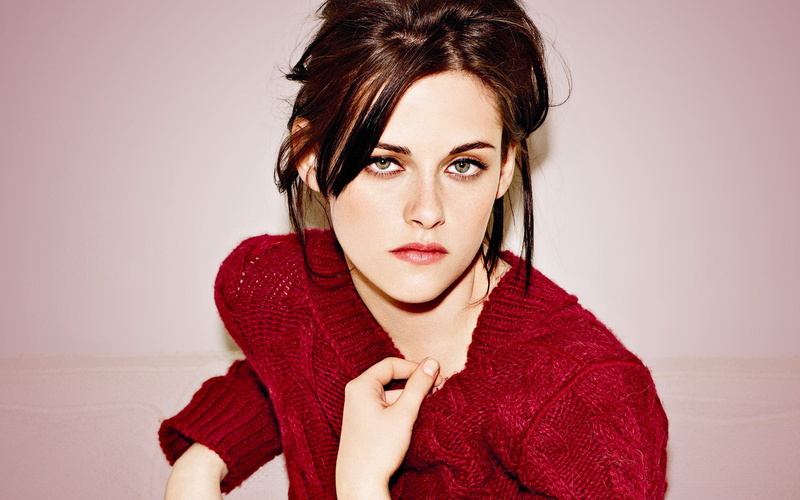 women, portrait, 2K, face, actress, simple background, brunette, Kristen Stewart, green eyes