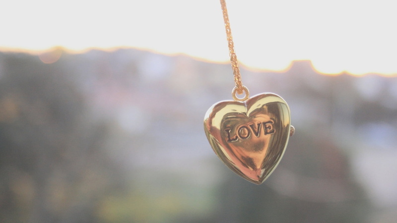 backgrounds, love, focus on foreground, pendant, heart Shape, gold, shape, heart, hanging, text, colored, necklace, decoration, day, jewelry, locket, 1080P