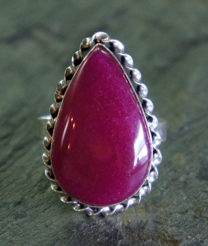 gem, table, ornate, chain, silver colored, still life, sterling, ruby, silver, personal accessory, huge, luxury, ornament, cab, fashion, ring, selective focus