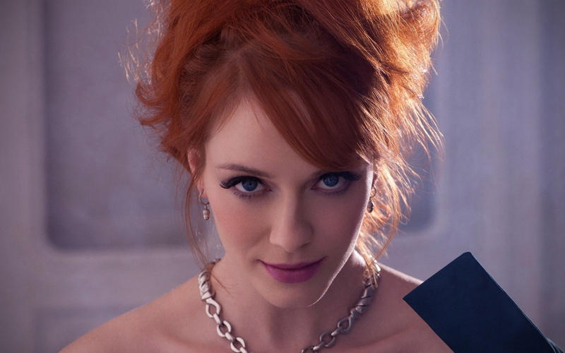 young adult, beauty, redhead, one person, 1080P, human face, headshot, gold, necklace, body part, fashion, jewelry, looking at camera, s, actor, women