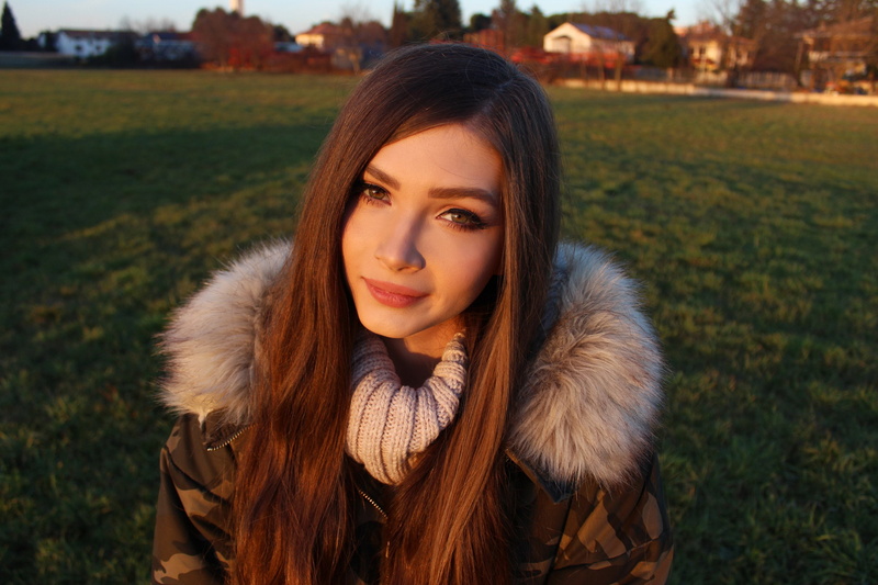 straight hair, green eyes, brunette, looking at viewer, Russian women, fur, white sweater, sunlight, Karina Kozyreva, long hair, sweater, jacket, women outdoors