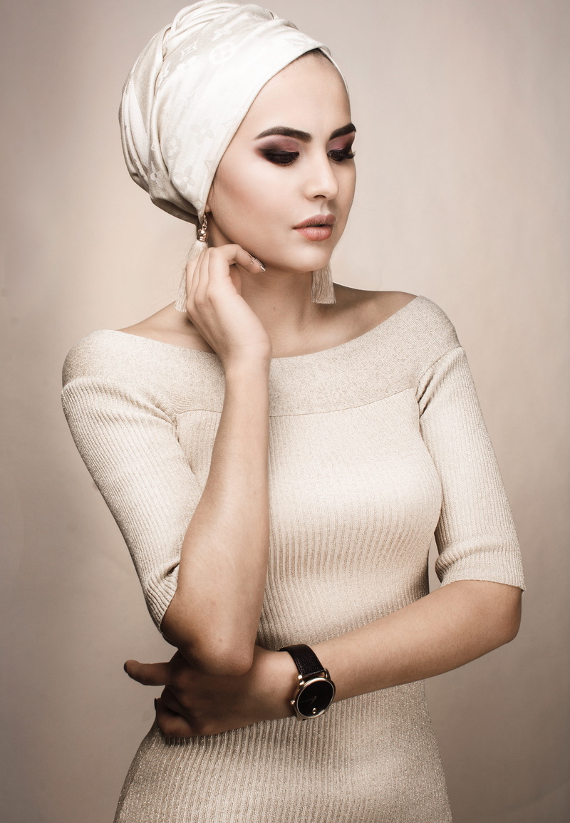 white, retro styled, wristwatch, standing, woman, beauty, wearing, hairstyle, home decor, sleeved, robe, young adult, one person, beautiful woman, studio shot