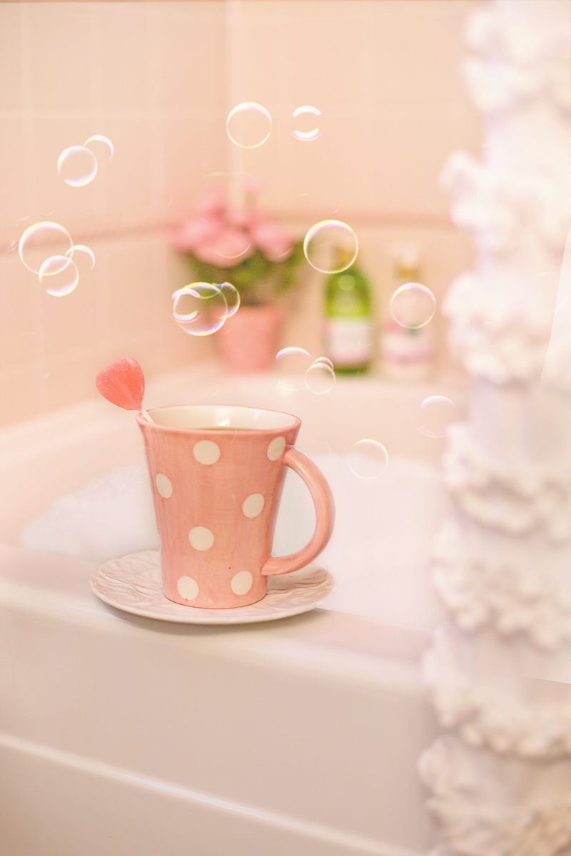 drink, valentines day, suds, table, crockery, food and drink, tea cup, 5K, mug, bathtub, romantic, pink, tea - hot drink, coffee cup, coffee, close-up