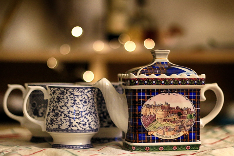 hot, pottery, black, food, crockery, focus on foreground, porcelain, cup, afternoon tea, tray, teapot, ceramic, food and drink, tea cup, beverage, morning
