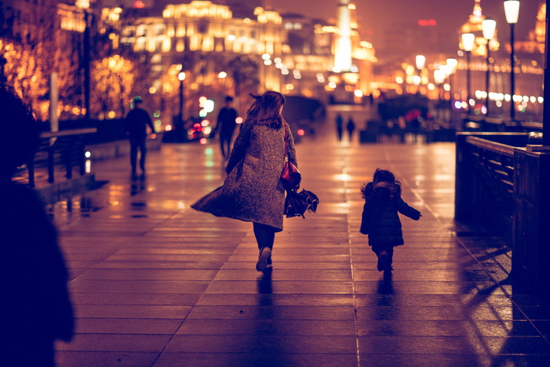 females, night, blurred Motion, 2K, dusk, incidental people, outdoors, winter, full length, city, warm clothing, childhood, architecture, women, adult
