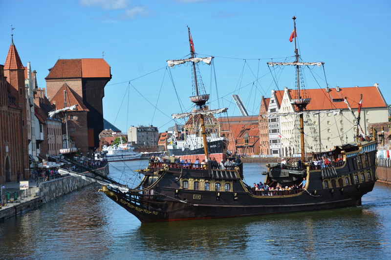 water, moored, travel, architecture, nature, sailboat, city, mode of transportation, transportation, built structure, pole, Ship, day, Black Pearl, sky