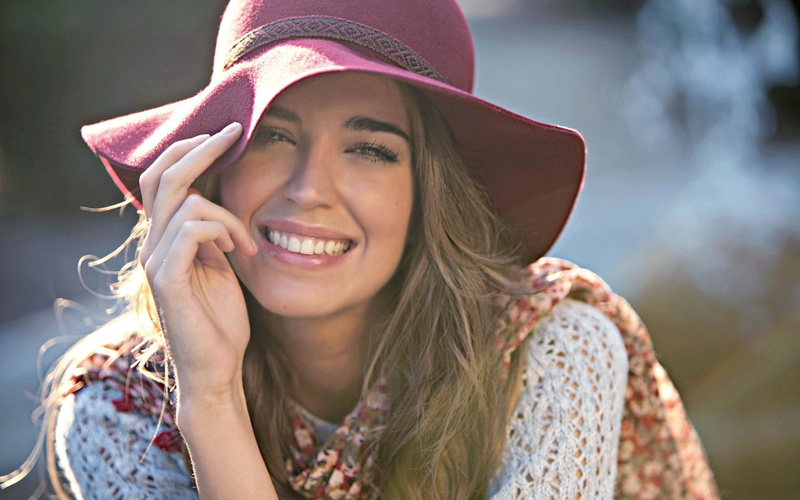 young adult, long hair, smiling, women, young women, outdoors, portrait, 1080P, hat, headshot, adult, happiness, enjoyment, beautiful woman, beautiful people