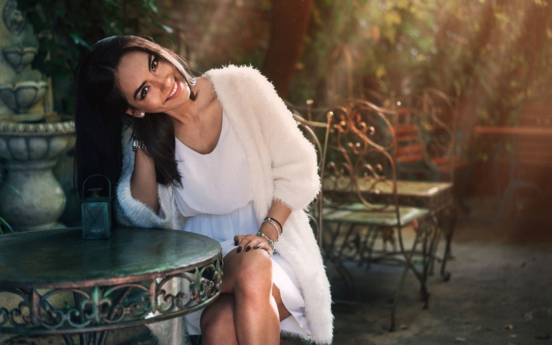 positive emotion, outdoors, happiness, young adult, 1080P, young women, emotion, looking at camera, three quarter length, lifestyles, hairstyle, hot girl image 1920x1200