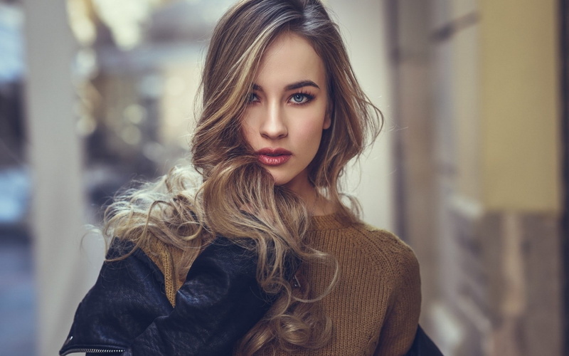 fashion, hairstyle, long hair, front view, hair, 1080P, headshot, image girl 1920x1200, contemplation, beautiful woman, warm clothing, focus on foreground