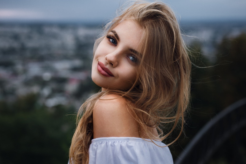 young adult, blonde, beautiful people, long hair, beauty, headshot, women, fashion, beautiful woman, hair, body part, depth of field, focus on foreground