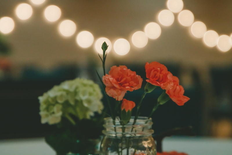 lights, vase, fragility, flowering plant, bunch of flowers, photo, close-up, flowers, selective, jar, bouquet, rose, blur, photography, focus on foreground