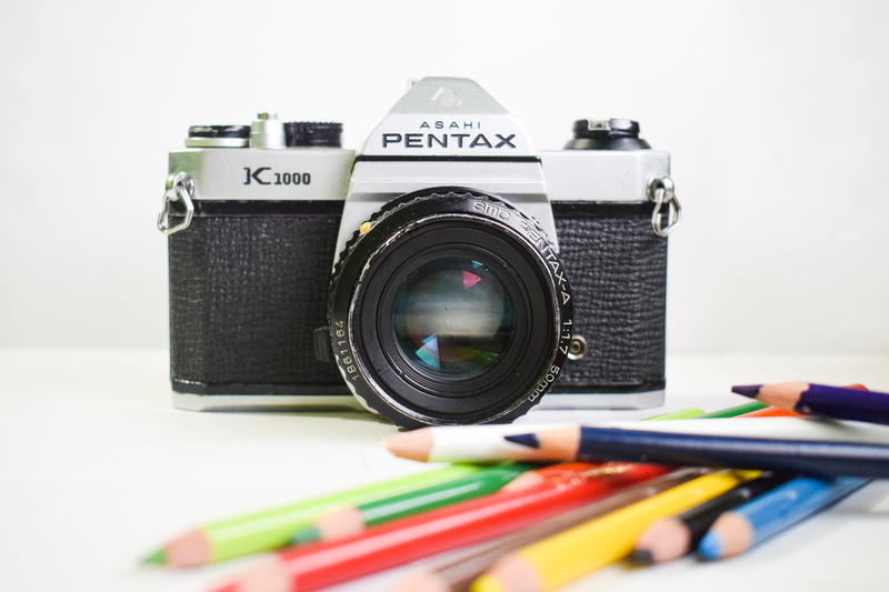 selective, photographic equipment, equipment, indoors, color, lens - eye, analogic photography, lens - optical instrument, photography themes, pens, studio shot