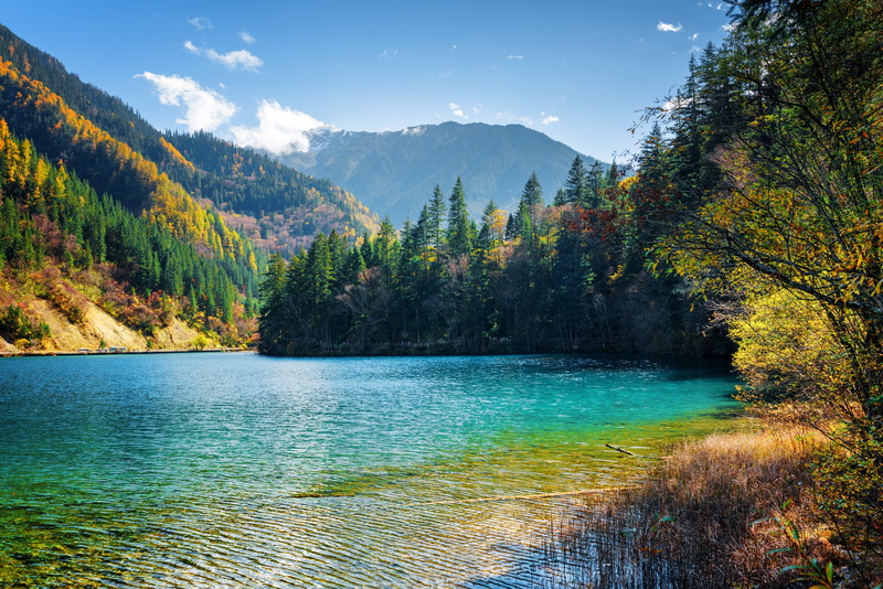clouds, water, 5K, lake, beauty in nature, non-urban scene, mountain range, flowing, waterfront, pine, people, flowing water, day, nature, sky, scenics - nature