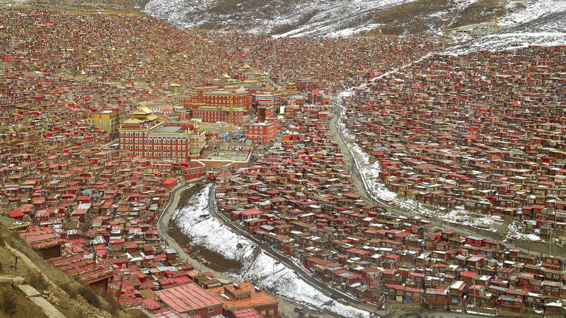 2K, Čengdu, Larung Gar Buddhist Academy Sertar county, Sichuan