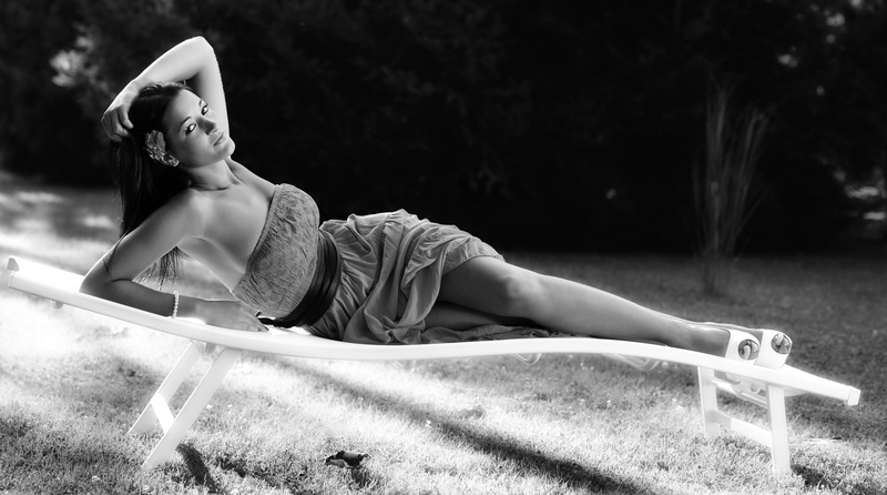 monochrome, brunette, lying, 1080P, women, lying down, model