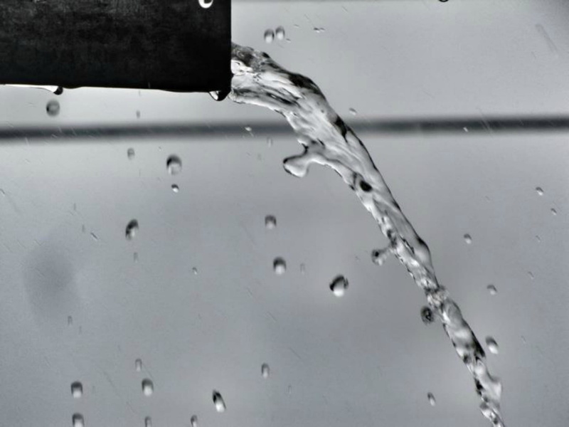720P, Flow, gray, Liquid, gray background, motion, refreshment, flowing, Water, grayscale, rain, Wet, macro, no people, nature, purity, pipe, pour, clean