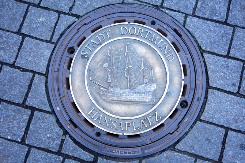brass, text, directly above, shape, lid, gullideckel, day, paving stone, metal, western script, sewage, communication, manhole, 5K, geometric shape, street