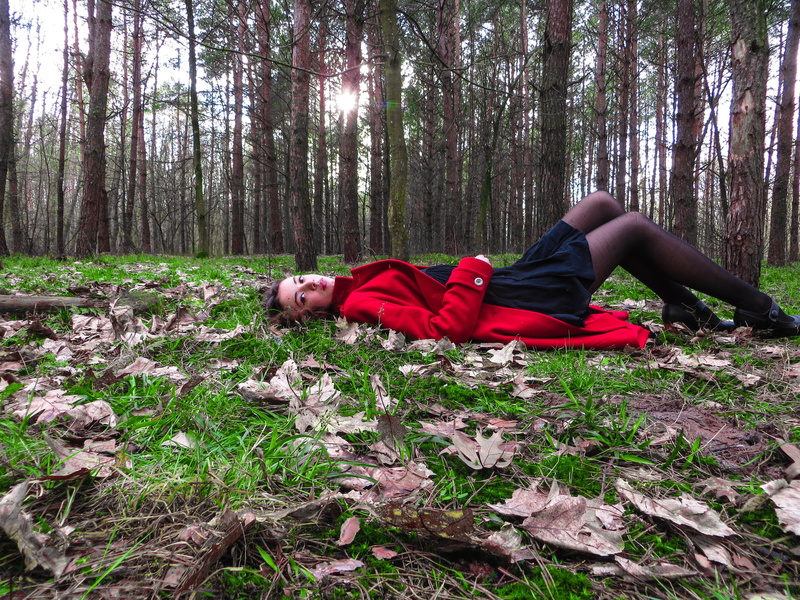 tree trunk, day, tree, real people, red coat, growth, woodland, brunette, full length, leisure activity, trunk, lifestyles, model, plant, 4K, lying down