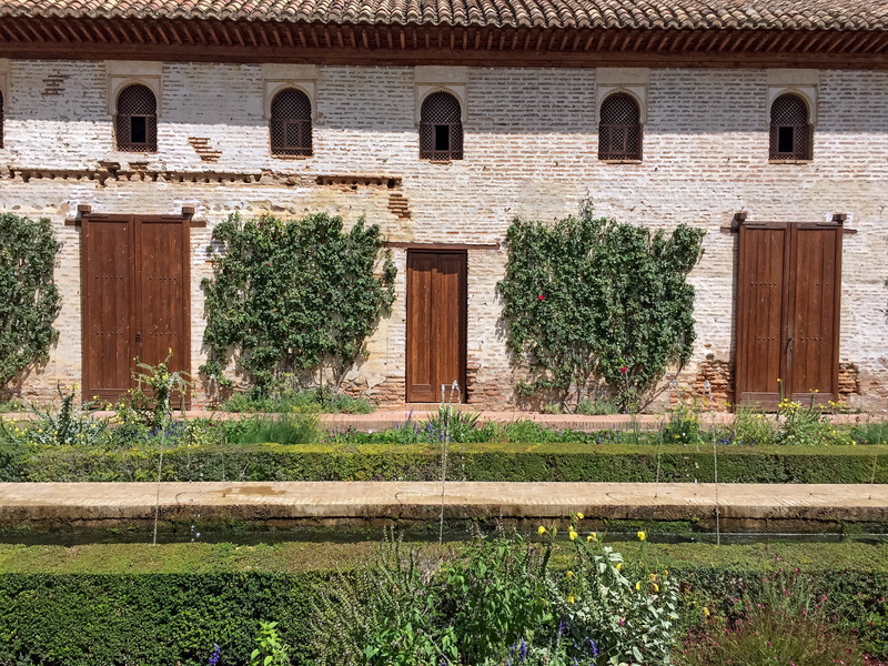 alhambra, building exterior, rural, islam, history, 2K, generalife, summer, tourism, moorish, heritage, spain, growth, no people, window, garden, famous