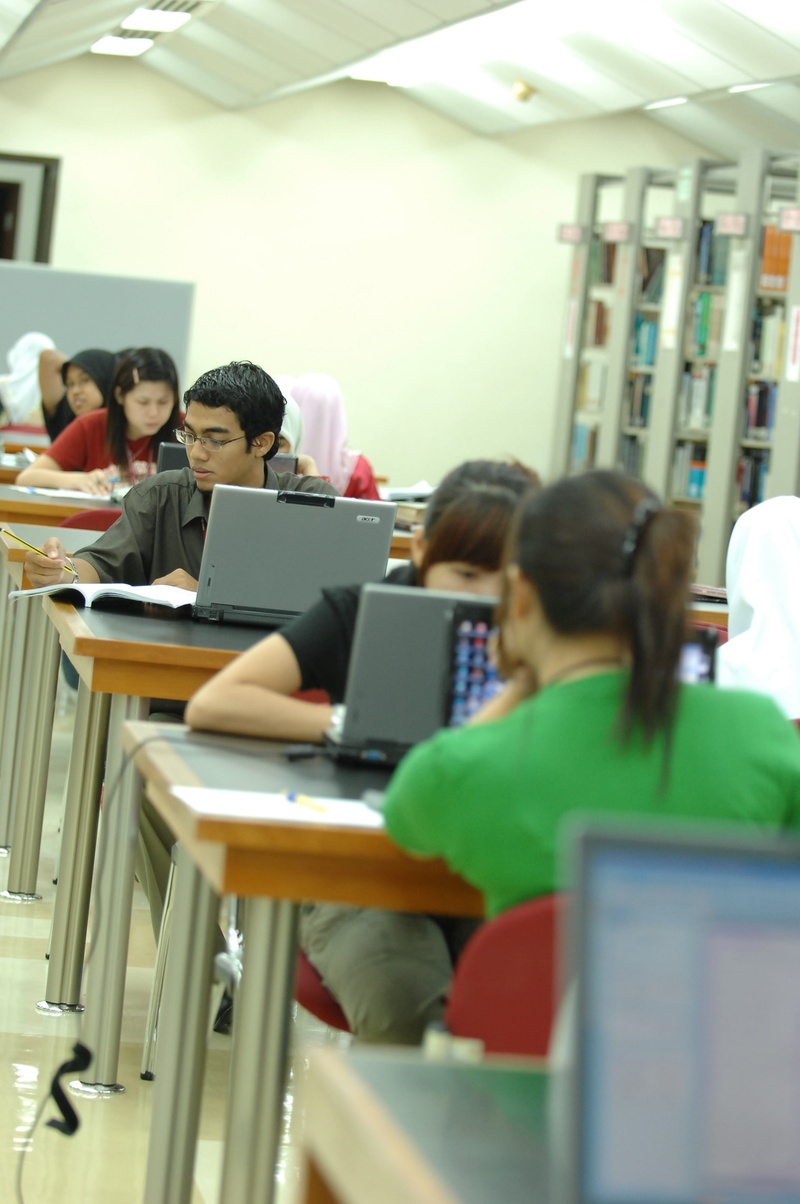students, computer, e-learning, tables, technology, wireless, women, lerning, people, laptop, connection, wireless technology, indoors, student, communication