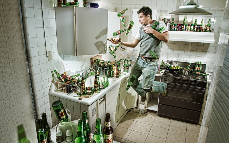 kitchen, s, Man, plate, food, cooking, standing, domestic Kitchen, preparing Food, indoors, domestic Life, preparation, bachelor, caucasian Ethnicity, one Person