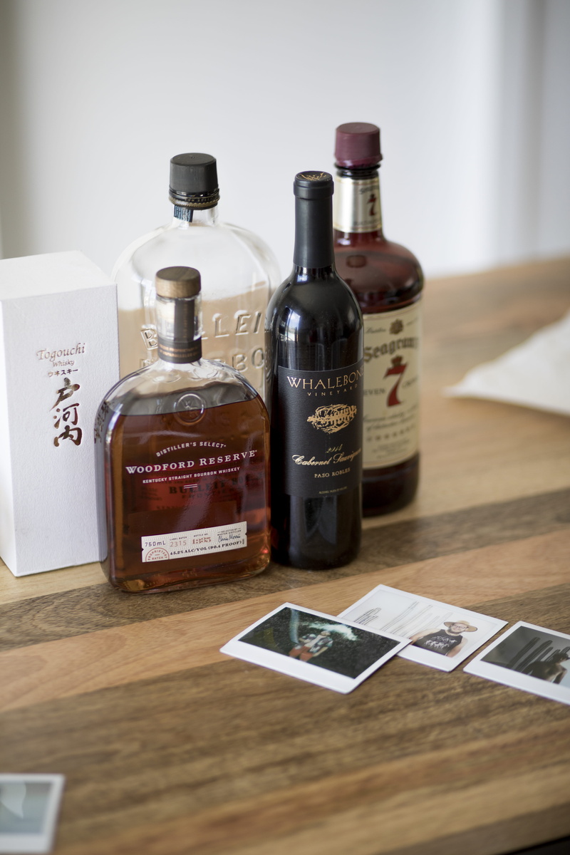 refreshment, drinking, bar, still life, whiskey, drink, choice, bottle, wireless technology, photo, men, communication, table, container, no people, western script