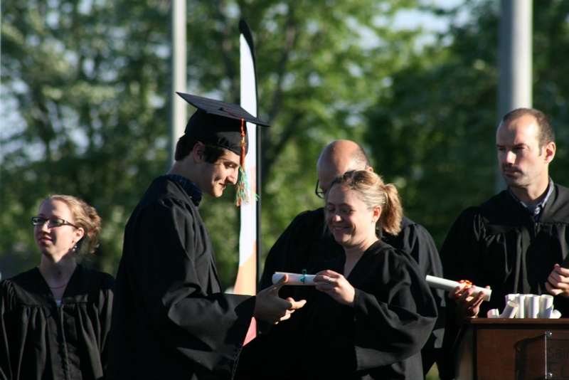 females, diploma, people, man, secondary v, women, mid adult men, mature men, certificate, adult, young adult, communication, 1080P, young men, talking