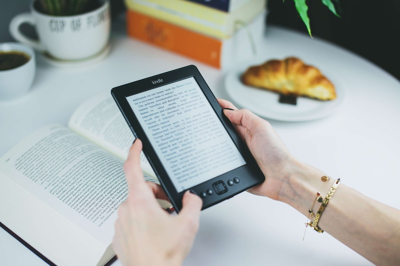 using computer, computer network, 4K, table, human body part, kindle ebook, social networking, hand, ebook, one person, internet, modern, adult, female