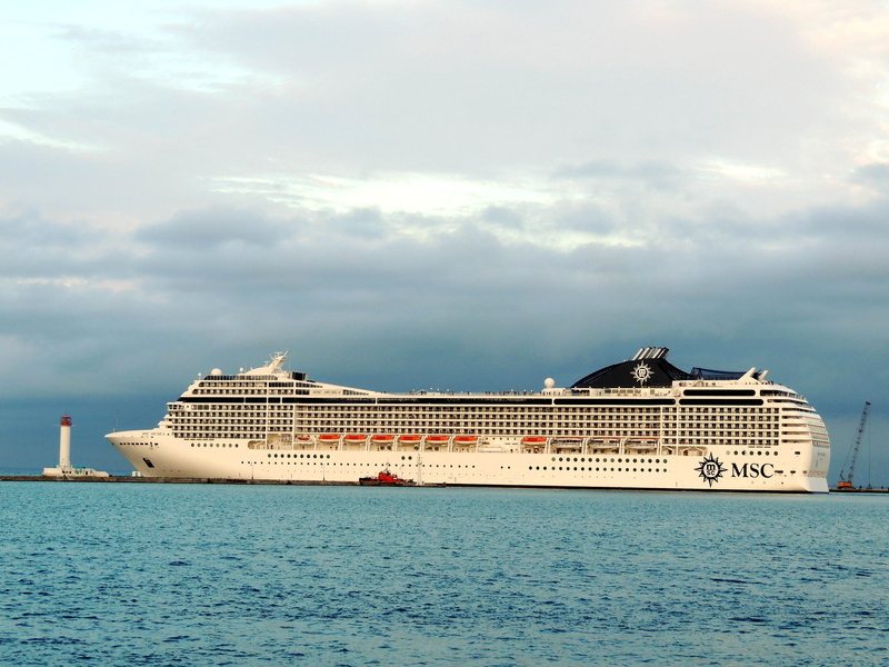 clouds, cruise liner, andquot;MSC Musicaandquot;, tug, 2K, lighthouse, they say, Odessa, port, the sky