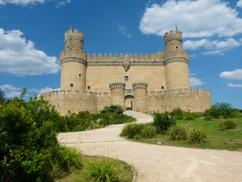 fort, manzanares el real, built structure, tower, travel destinations, day, monument, architecture, outdoors, no people, building, nature, plant, travel