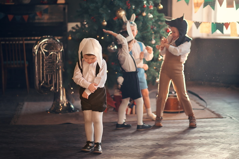 pipe, bunnies, new year, wolf, tree, children, 1080P, mask, costumes, kindergarten, Marianne Smolin, holiday